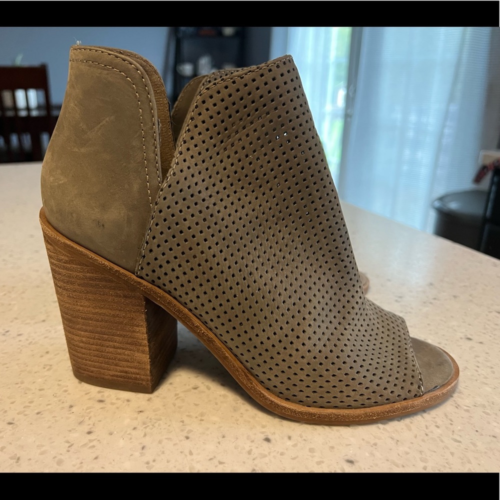 Steve Madden peep toe booties size 7.5.